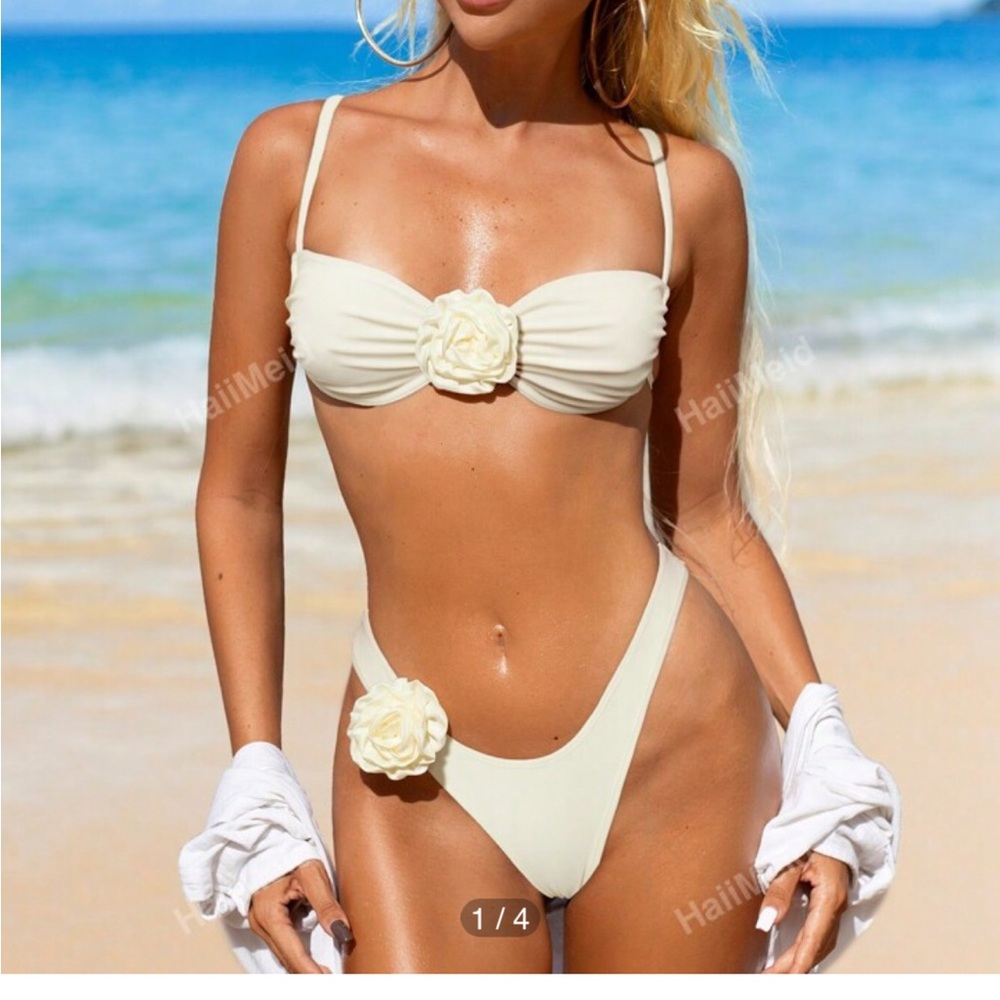 Solid Color Three Dimensional Flower Underwired Back SHEIN Bikini Bottom size S